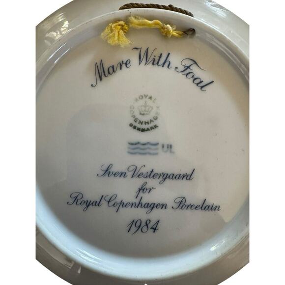 Vtg Royal Copenhagen Sven Vestergaard Plate Mare With Foal Porcelain 1984 - Picture 4 of 4